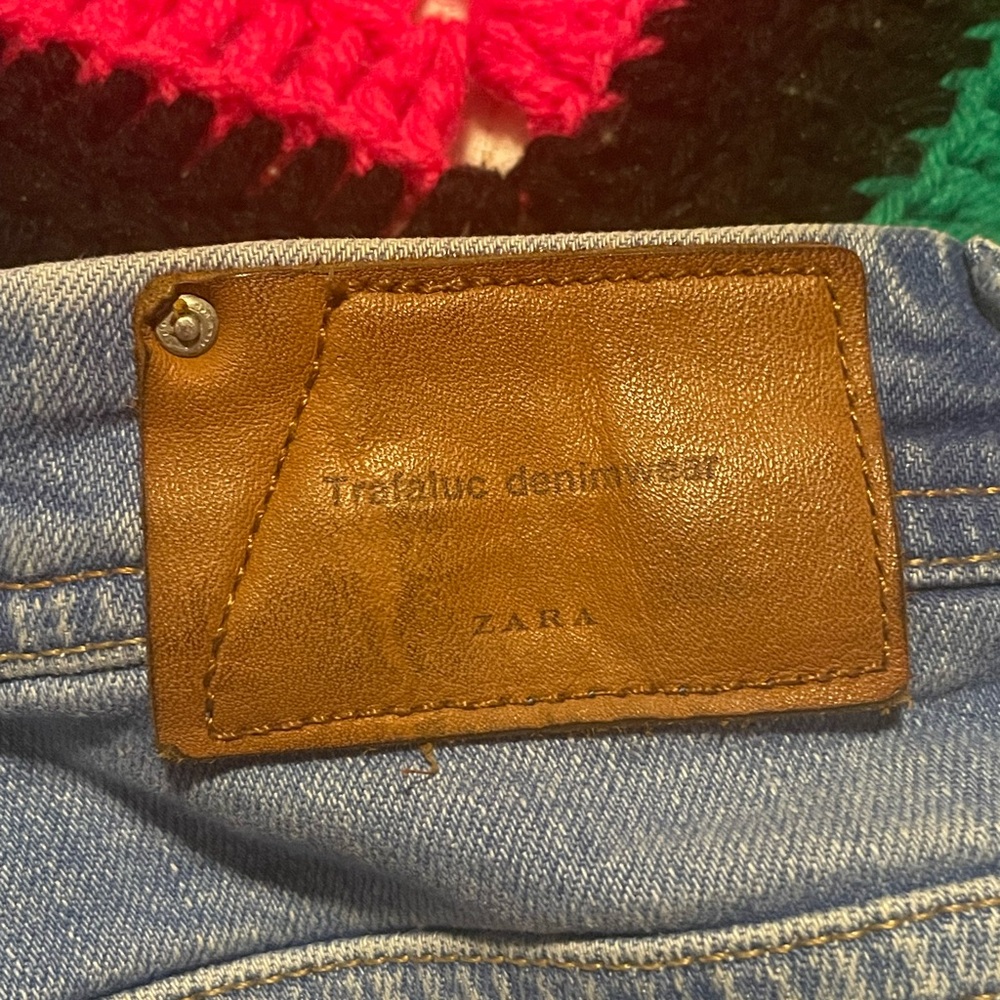 Distressed/ripped Zara jeans, only worn a few times - Picture 3 of 4